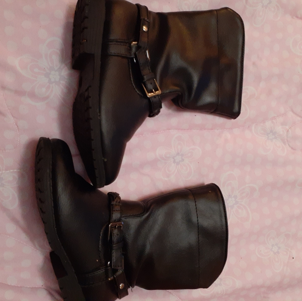 Girls black boots